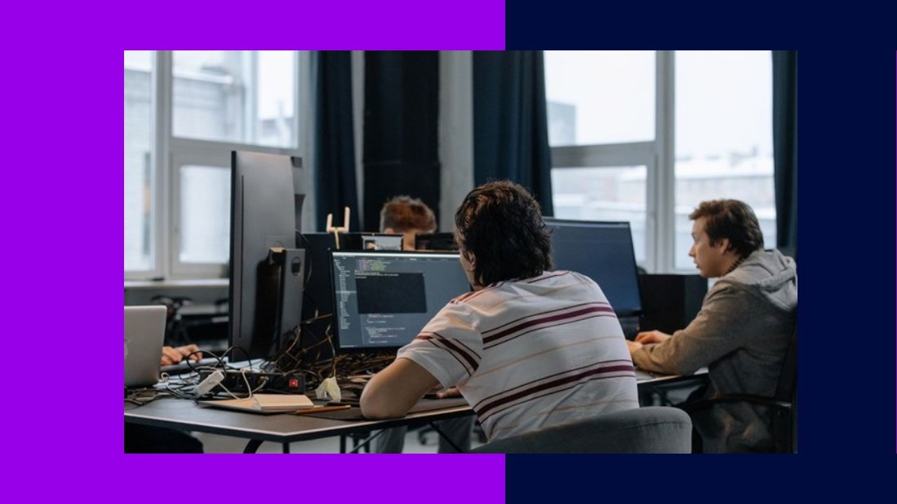 Flyte Solutions: Offshore software developers at workstations, IT services and solutions.